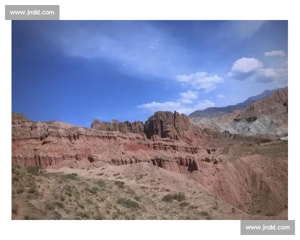 青海贵德：3500 选手逐梦黄河丹霞间