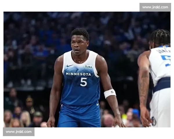 爱德华兹谈 NFL：场上能被风吹倒，这活儿我真干不了