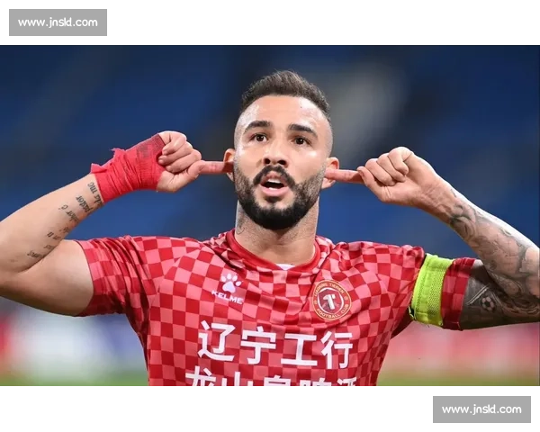 辽宁铁人 1-1 南京城市：邦本造点 + 中柱憾平，VAR 扼杀绝杀留争议