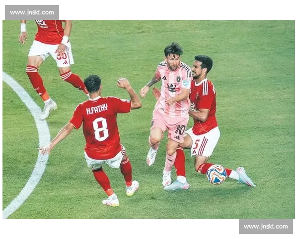 梅西补时吊射击中横梁，迈阿密国际 0-0 憾平开罗国民